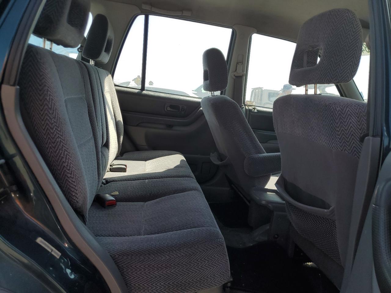 1998 Honda Cr-V Lx VIN: JHLRD2846WC018138 Lot: 62584055