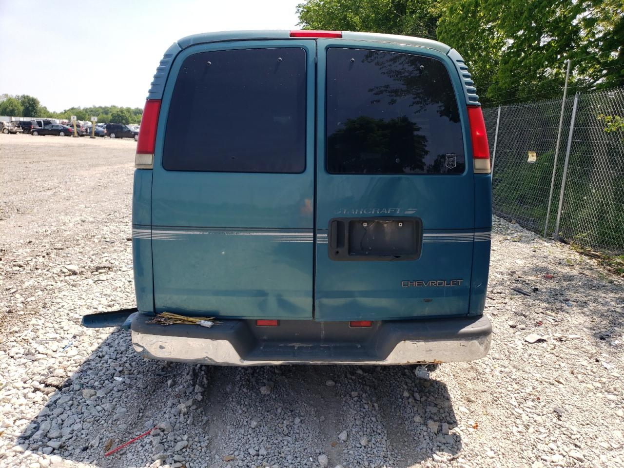 1998 Chevrolet Express G1500 VIN: 1GBFG15R7W1011202 Lot: 58247345