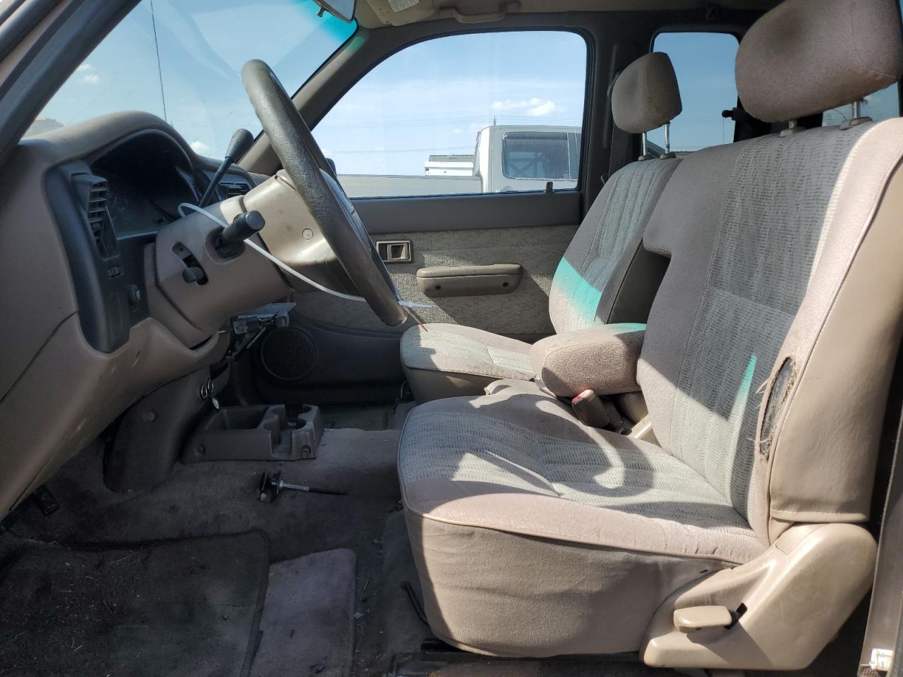 1999 Toyota Tacoma Xtracab VIN: 4TAVL52N7XZ561798 Lot: 62694615