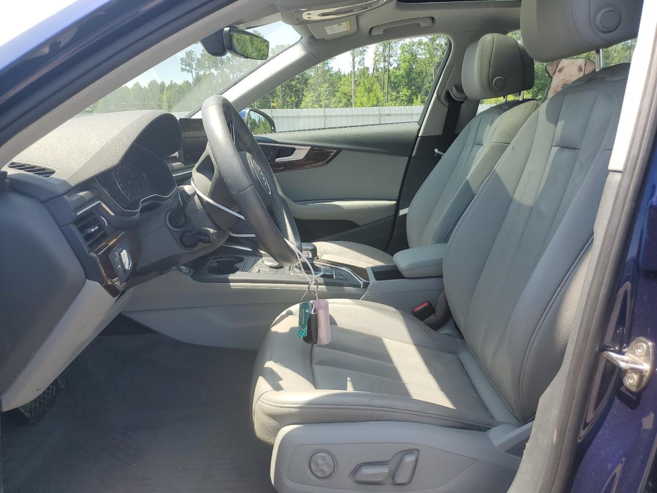 2019 Audi A4 Premium VIN: WAUDNAF44KN020483 Lot: 60300855