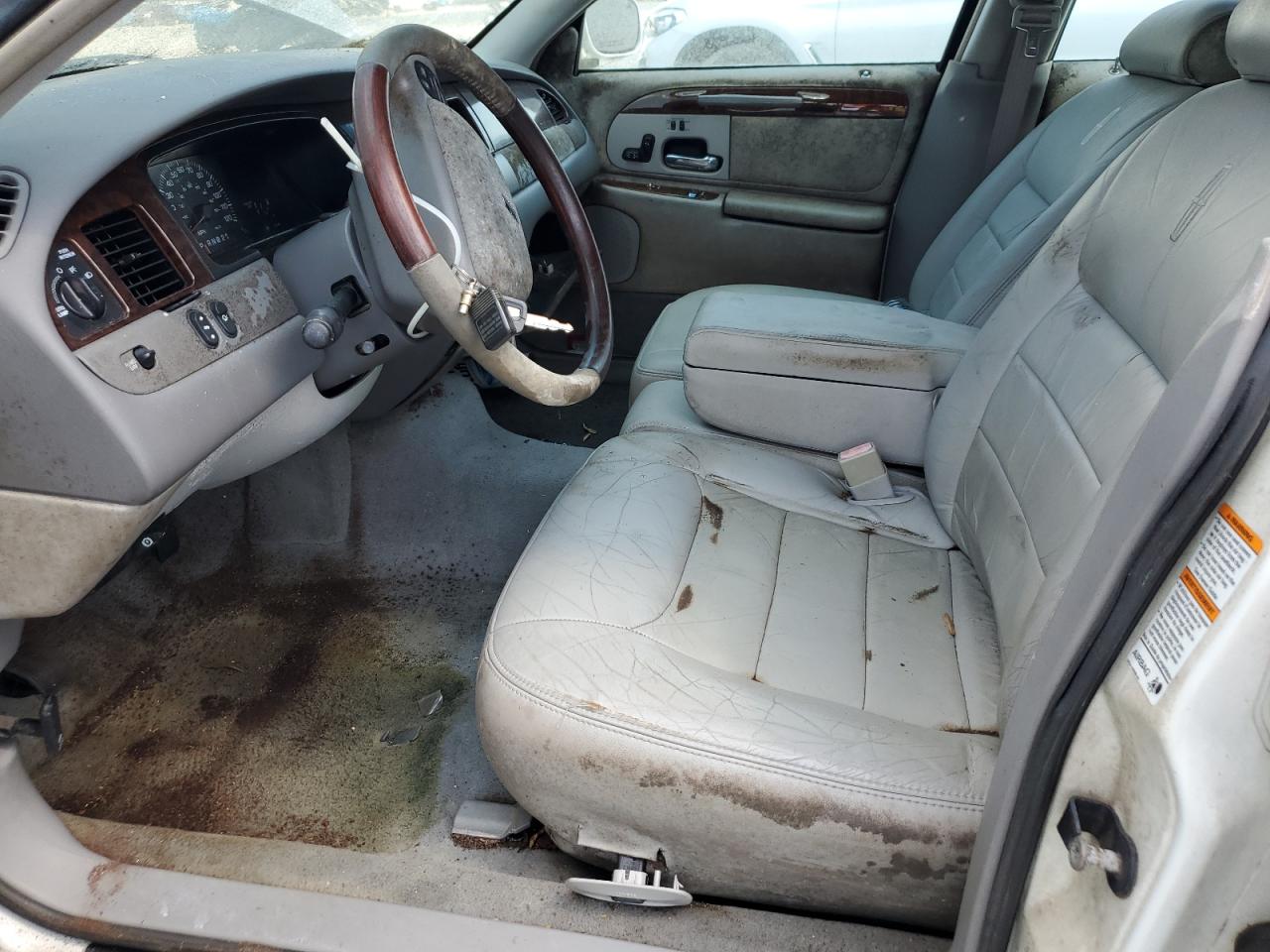 2001 Lincoln Town Car Signature VIN: 1LNHM82W51Y656345 Lot: 62340565