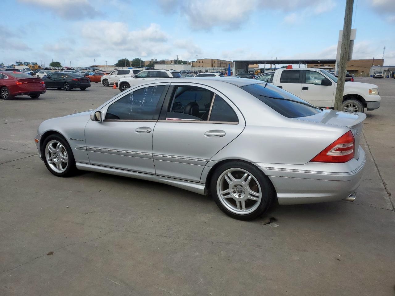 MERCEDES-BENZ C-CLASS 2003 VIN WDBRF65J83F367691 photo 2