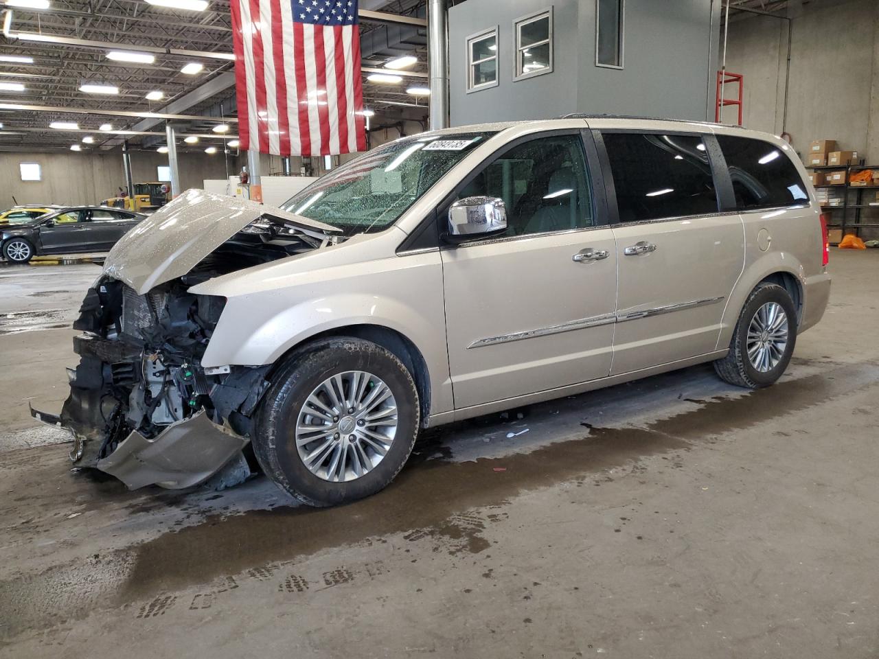 Blaine, MN에서 판매 중인 2014 Chrysler Town & Country Touring L - Front End