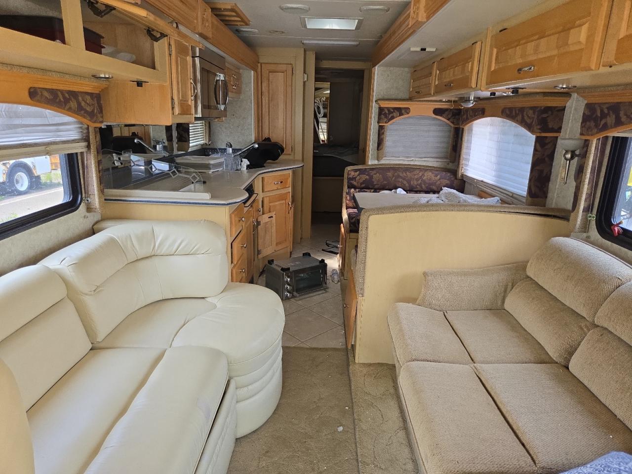 ROADMASTER RAIL ALL MODELS 2004 VIN 1RF42464742029916 photo 6