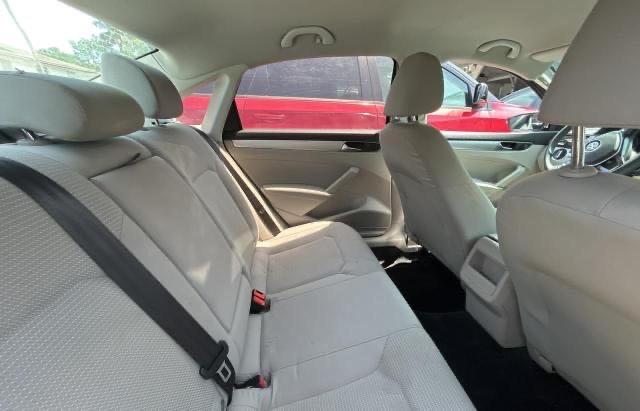  VOLKSWAGEN PASSAT 2017 Silver