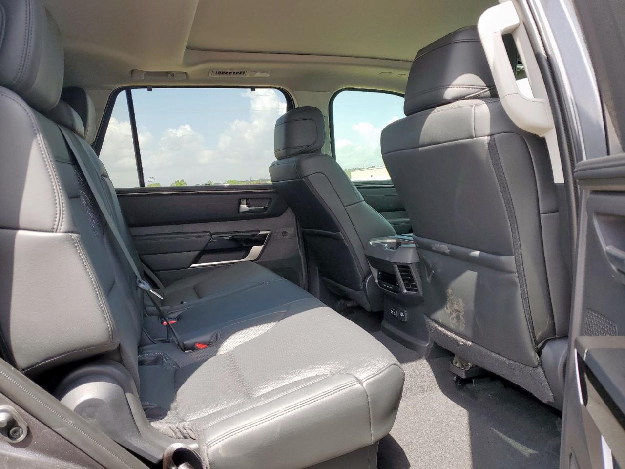 2024 Toyota Sequoia Sr5 VIN: 7SVAAABA9RX030170 Lot: 61816805