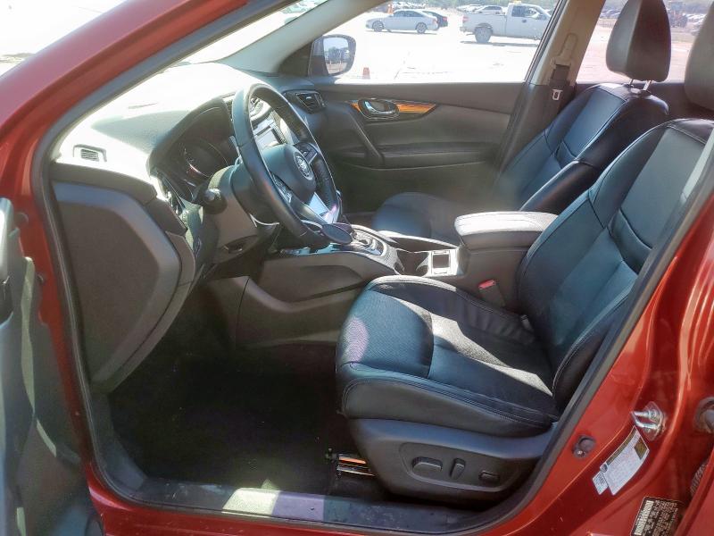 NISSAN ROGUE 2021 Красный