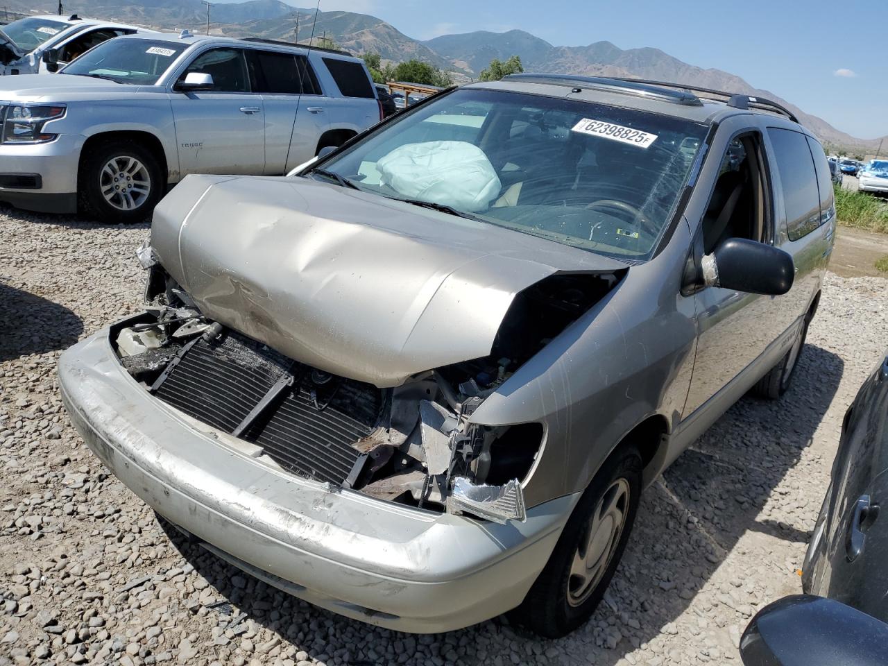 TOYOTA All Models 2000 VIN 4T3ZF13C3YU292655