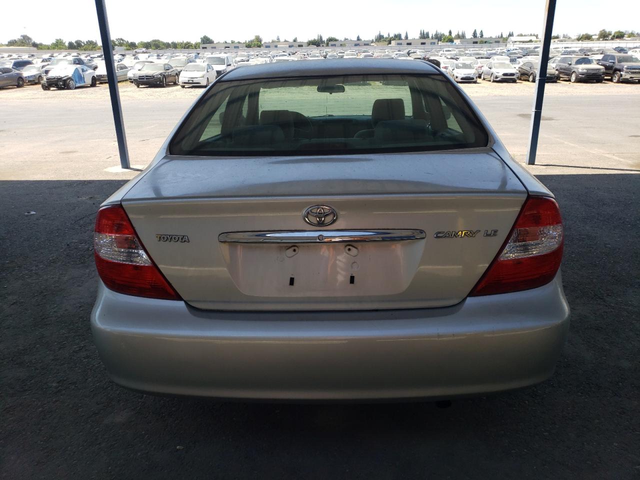 2003 Toyota Camry Le VIN: JTDBE32K530152645 Lot: 62609695