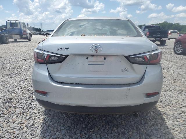 TOYOTA YARIS 2018 Srebrny