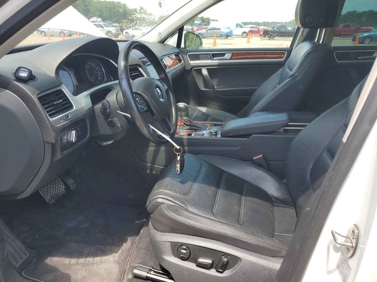 2014 Volkswagen Touareg V6 VIN: WVGEF9BP2ED013735 Lot: 62924835