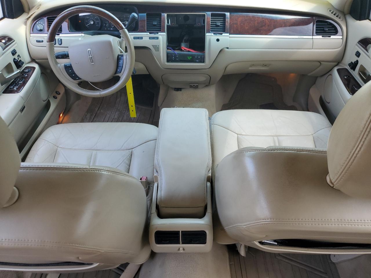2006 Lincoln Town Car Signature Limited VIN: 1LNHM82V56Y616393 Lot: 62202705