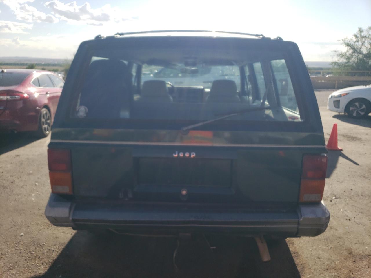 1992 Jeep Cherokee Laredo VIN: 1J4FJ58S5NL231258 Lot: 61576595