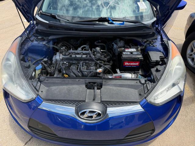 Coupet HYUNDAI VELOSTER 2013 Granatowy