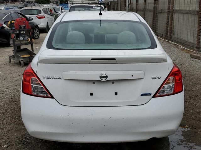 Sedans NISSAN VERSA 2014 Biały