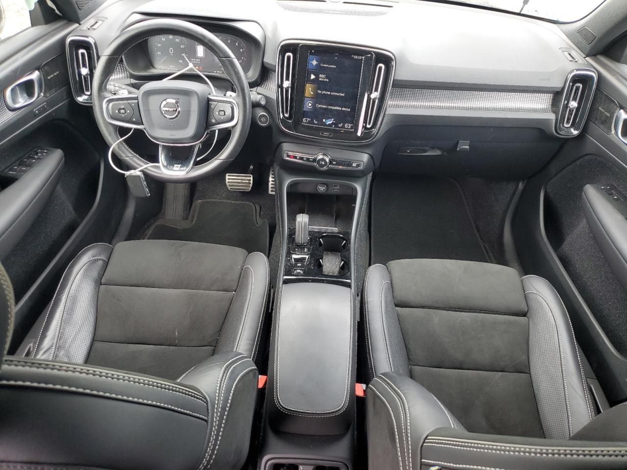 2020 Volvo Xc40 T5 R-Design VIN: YV4162UM2L2304920 Lot: 61303985