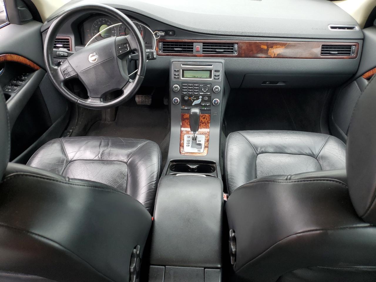 2008 Volvo V70 3.2 VIN: YV1BW982281052666 Lot: 60697165
