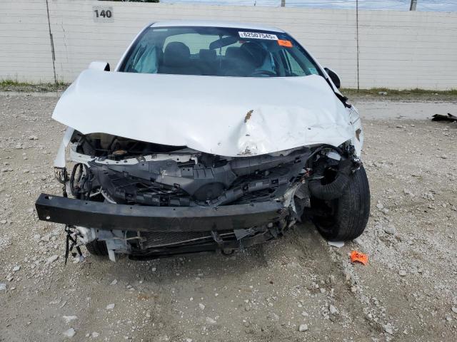 Sedans TOYOTA COROLLA 2012 White