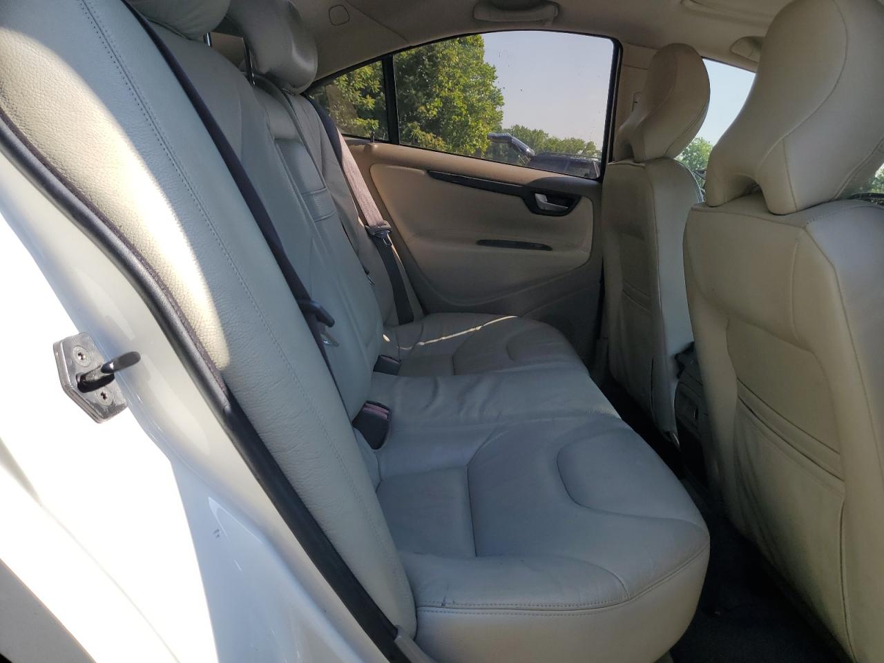 2002 Volvo S60 VIN: YV1RS61R622122221 Lot: 61581105