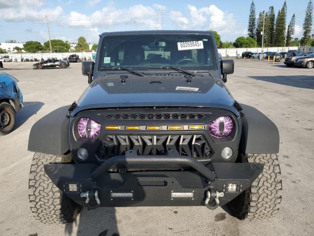 Parquets JEEP WRANGLER 2017 Szary