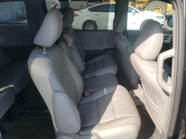 2018 TOYOTA SIENNA XLE  