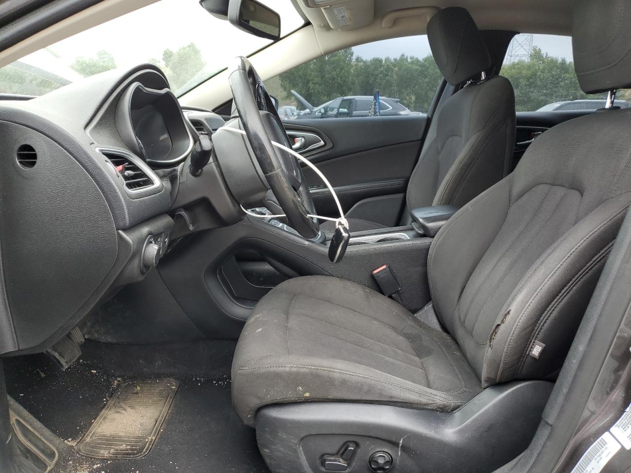 2015 Chrysler 200 Limited VIN: 1C3CCCAB9FN555177 Lot: 62967555