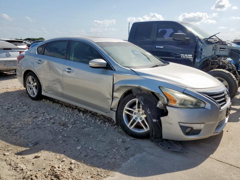 Sedans NISSAN ALTIMA 2015 Srebrny