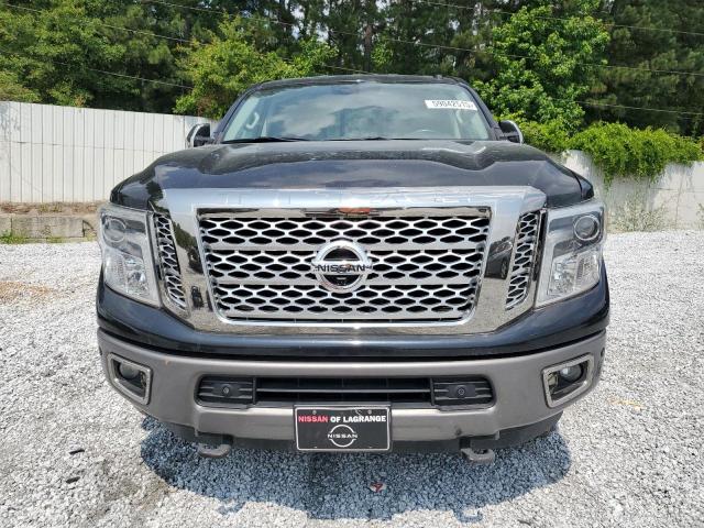  NISSAN TITAN 2017 Czarny