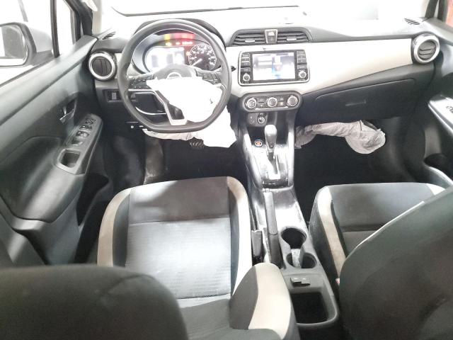  NISSAN VERSA 2021 Srebrny