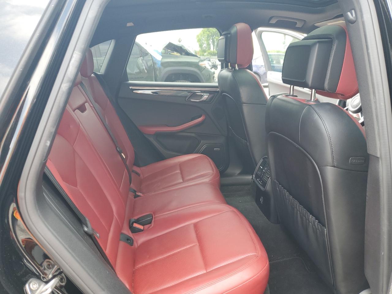 2018 Porsche Macan S VIN: WP1AB2A59JLB37599 Lot: 61992125