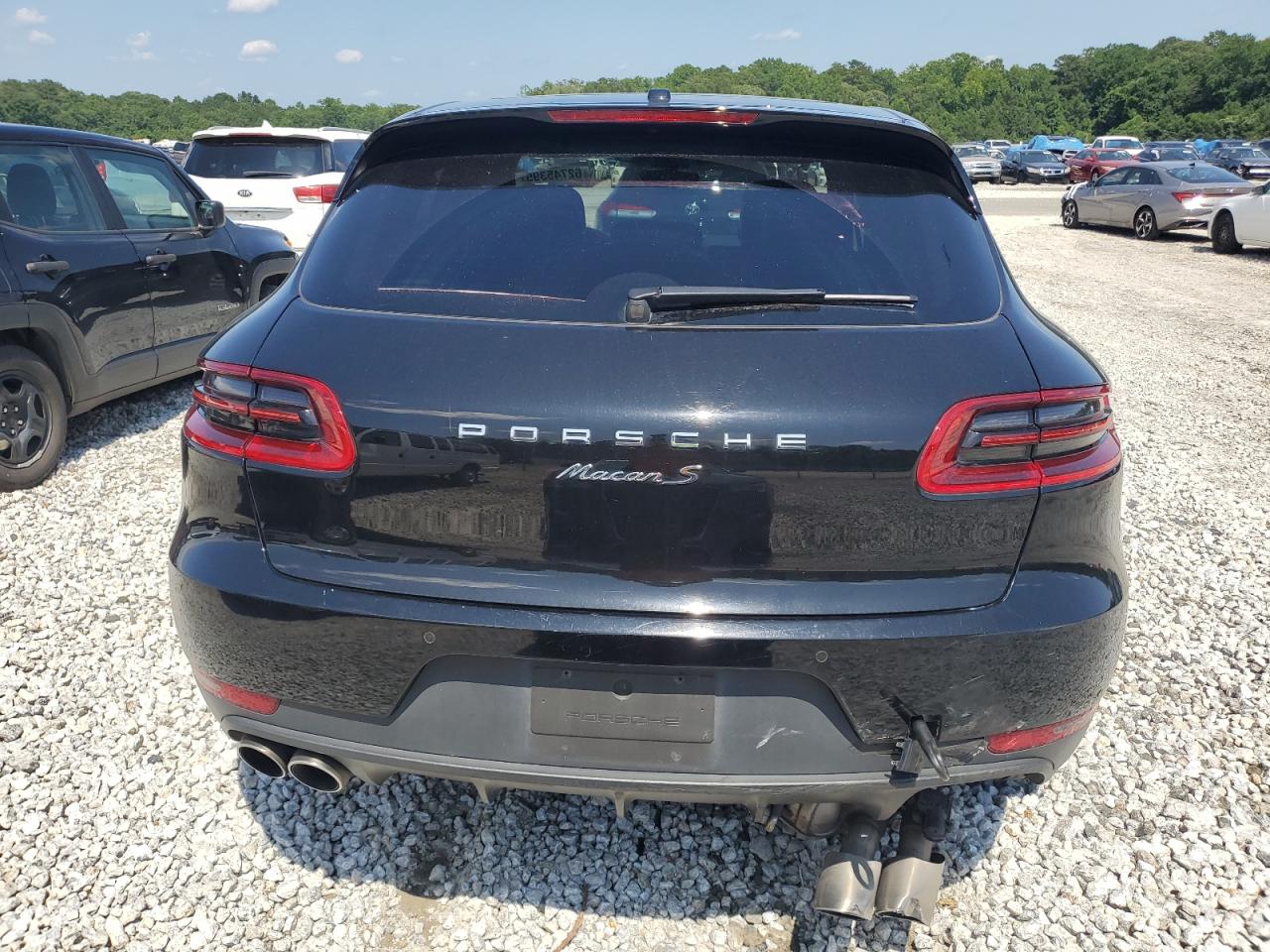 2017 Porsche Macan S VIN: WP1AB2A52HLB19097 Lot: 62745395
