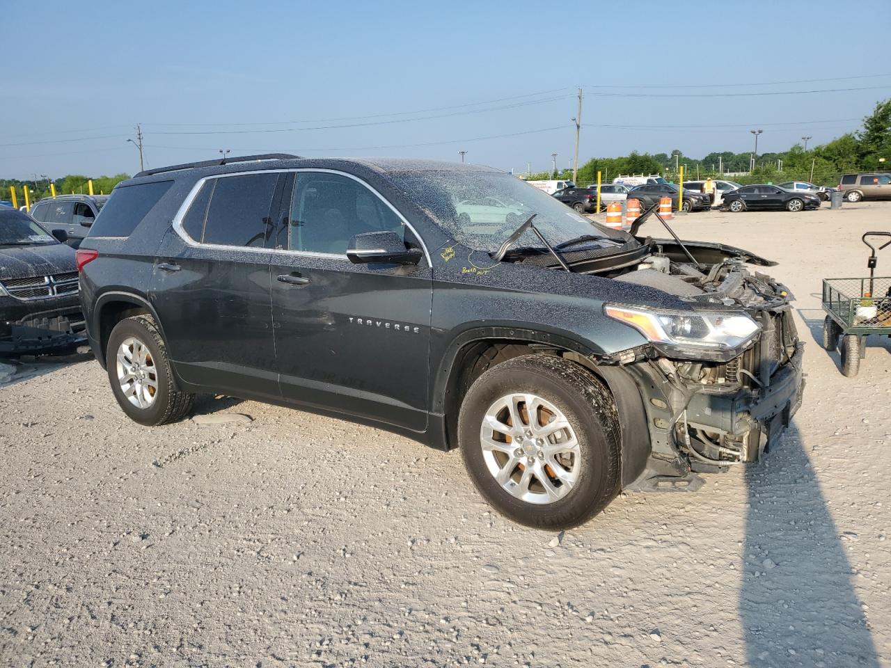 CHEVROLET TRAVERSE 2019 VIN 1GNEVGKWXKJ202365 photo 4