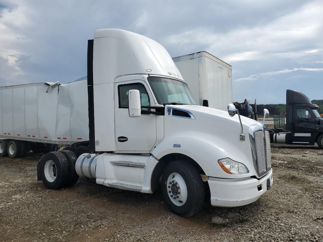 Gainesville, GA에서 판매 중인 2014 Kenworth T680 Semi Truck - Minor Dent/Scratches