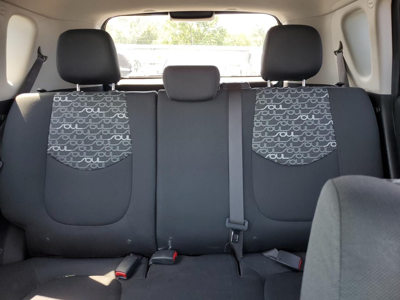 2011 Kia Soul + VIN: KNDJT2A21B7220667 Lot: 61283755