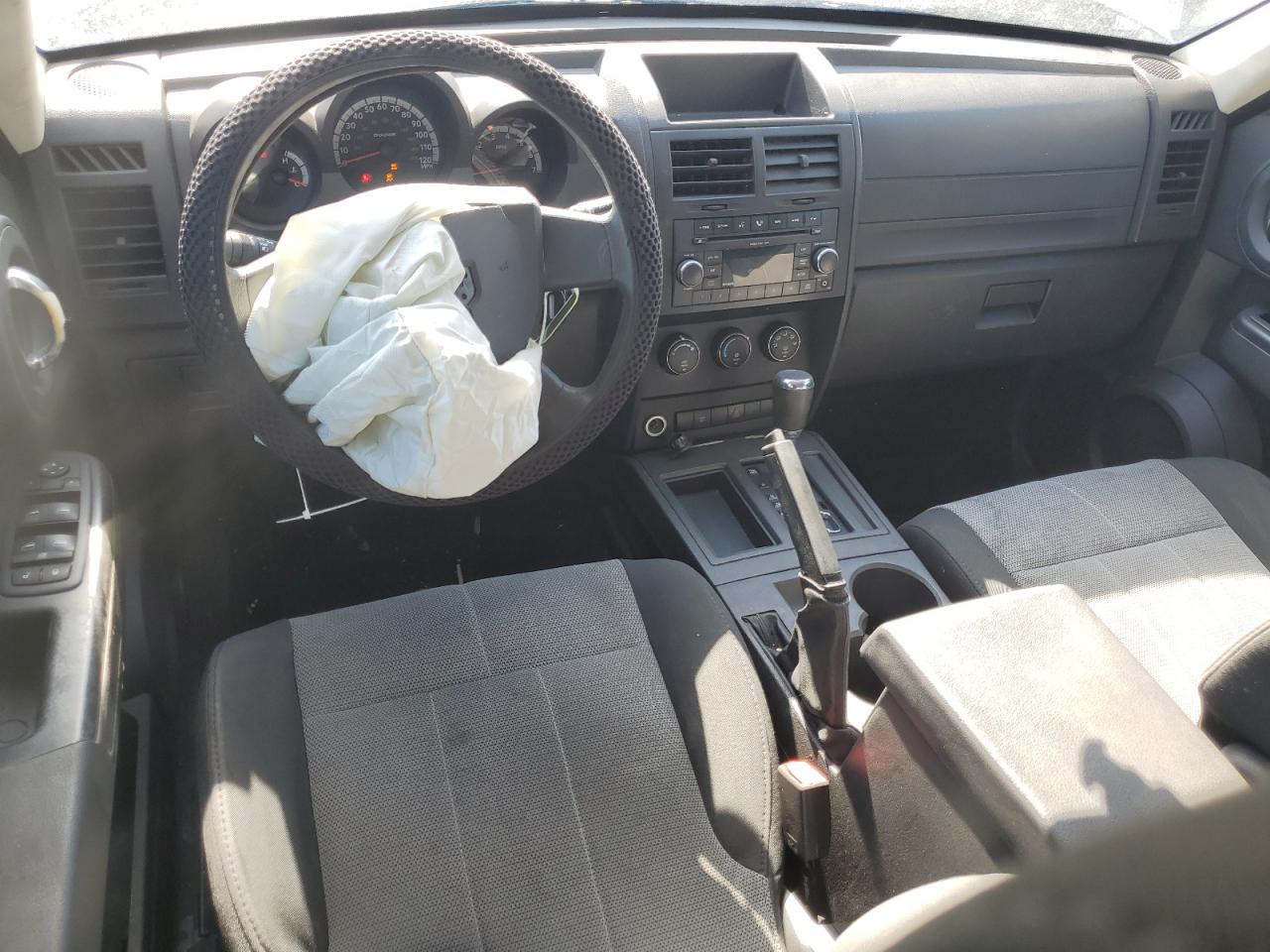 2009 Dodge Nitro - Image 8