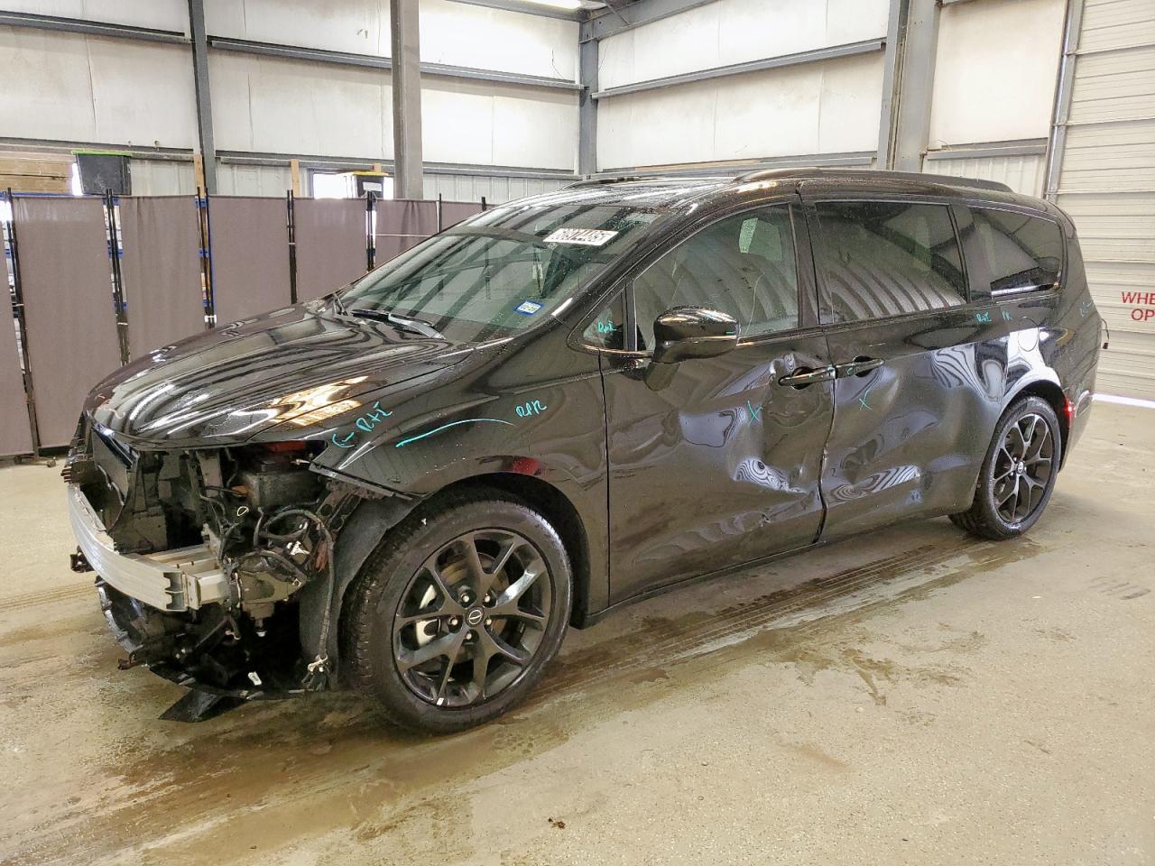 2025 Chrysler Pacifica Limited for Sale in New Braunfels, TX - Side