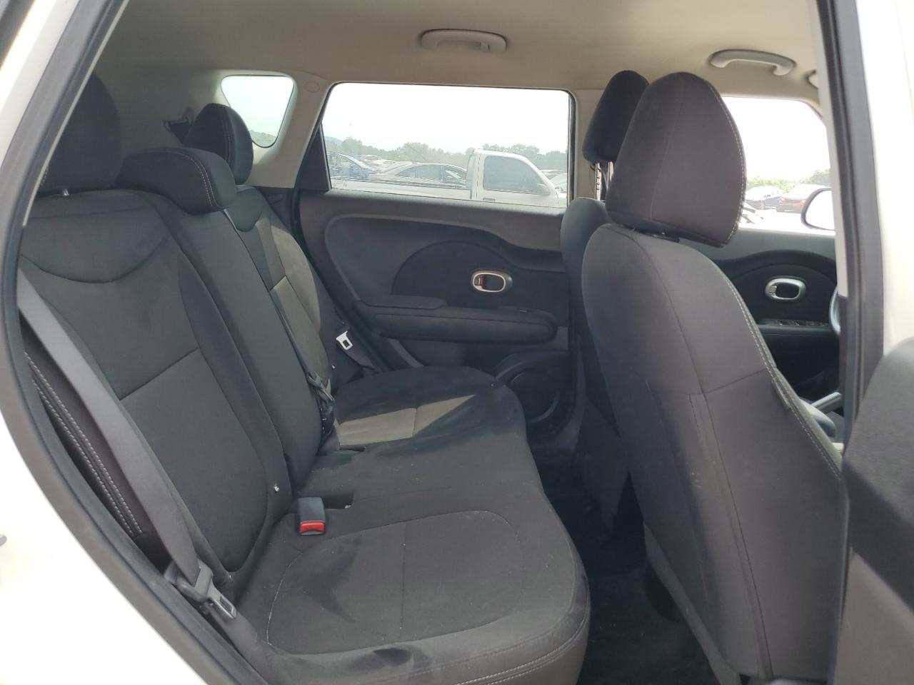 KIA SOUL 2018 VIN KNDJN2A27J7553898 photo 11