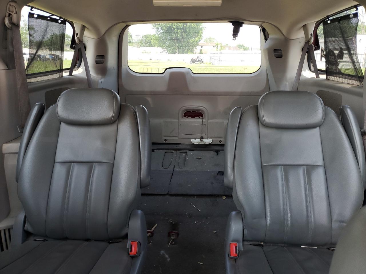 2010 Chrysler Town & Country Touring VIN: 2A4RR5D11AR206572 Lot: 61945385