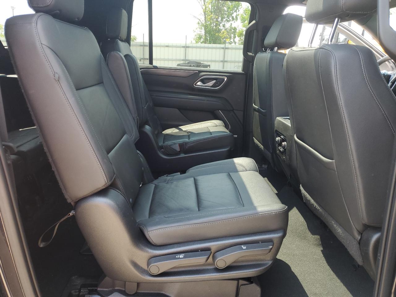 2022 Chevrolet Suburban K1500 Z71 VIN: 1GNSKDKD3NR210841 Lot: 60291705