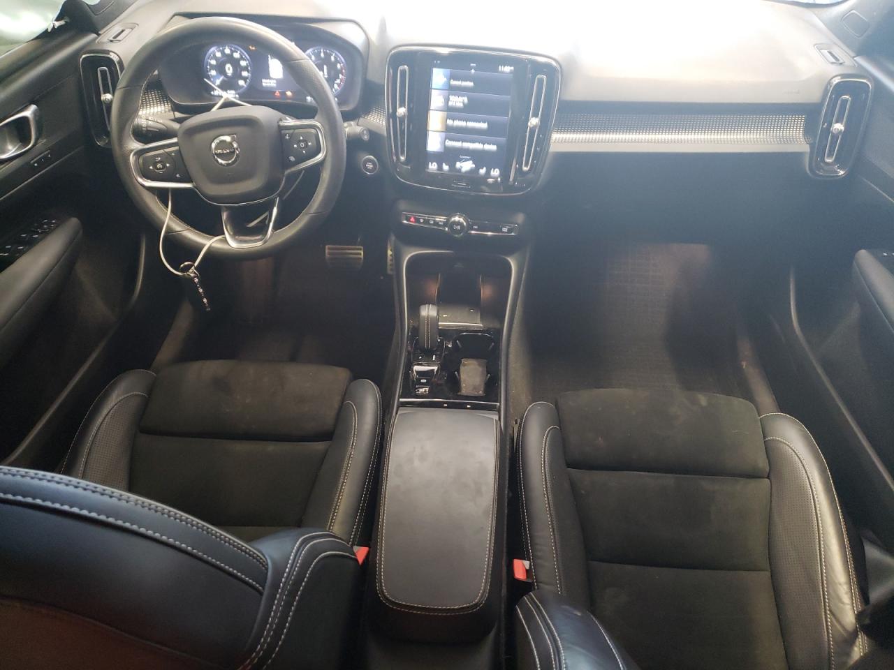 2021 Volvo Xc40 T5 R-Design VIN: YV4162UM0M2475912 Lot: 61825385