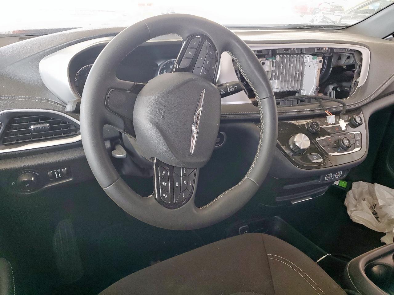 2023 Chrysler Pacifica Touring VIN: 2C4RC1FG3PR558210 Lot: 62549255