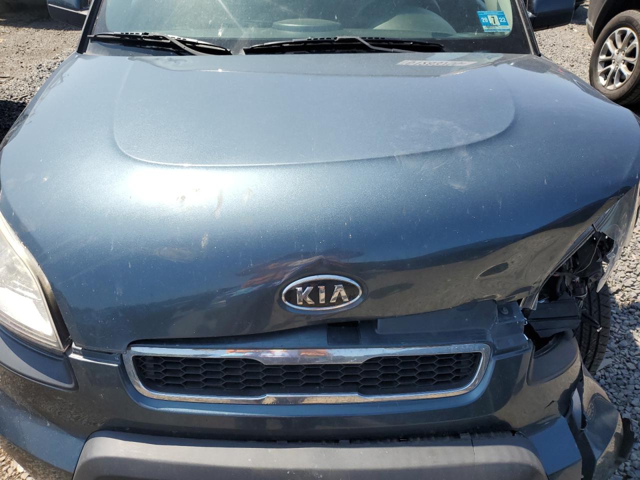 2011 Kia Soul + VIN: KNDJT2A21B7220667 Lot: 61283755