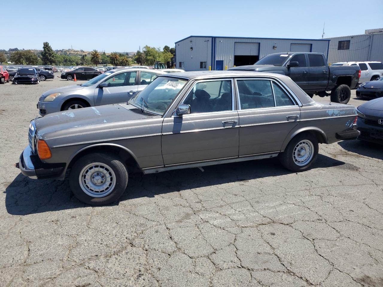 1984 Mercedes-Benz 300 Dt for Sale in Vallejo, CA - Minor Dent/Scratches
