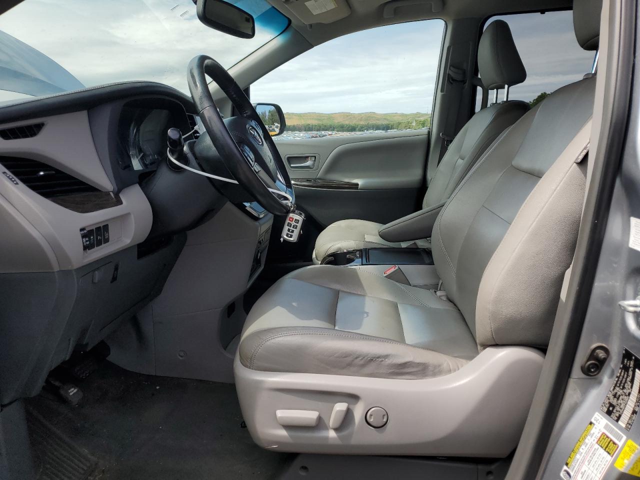 2015 Toyota Sienna Xle VIN: 5TDYK3DC2FS529006 Lot: 62750995