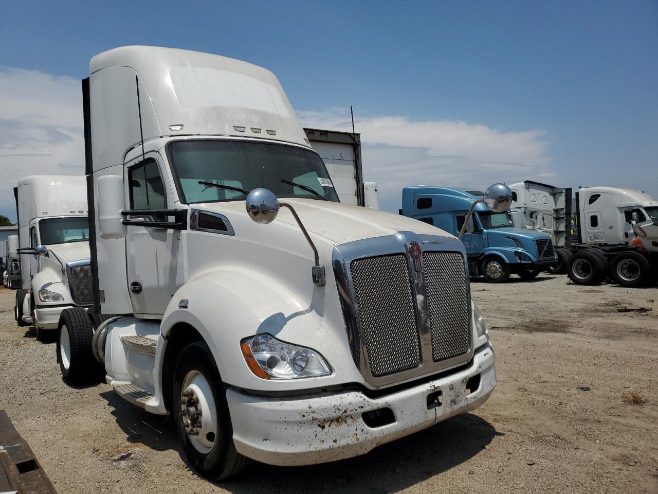 2014 Kenworth Construction T680 იყიდება Colton-ში, CA - Normal Wear