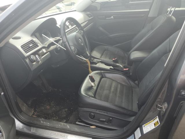 Sedans VOLKSWAGEN PASSAT 2015 Szary