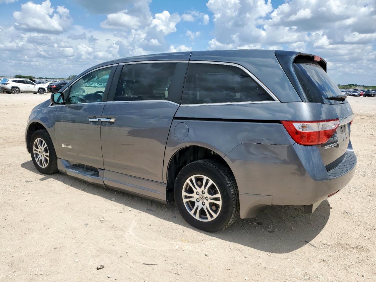 HONDA All Models 2011 VIN 5FNRL5H40BB090838 zdjęcie 2