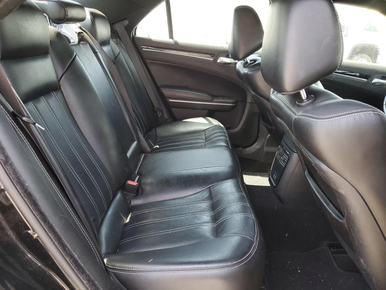 2019 Chrysler 300 S VIN: 2C3CCABG8KH637743 Lot: 62269185