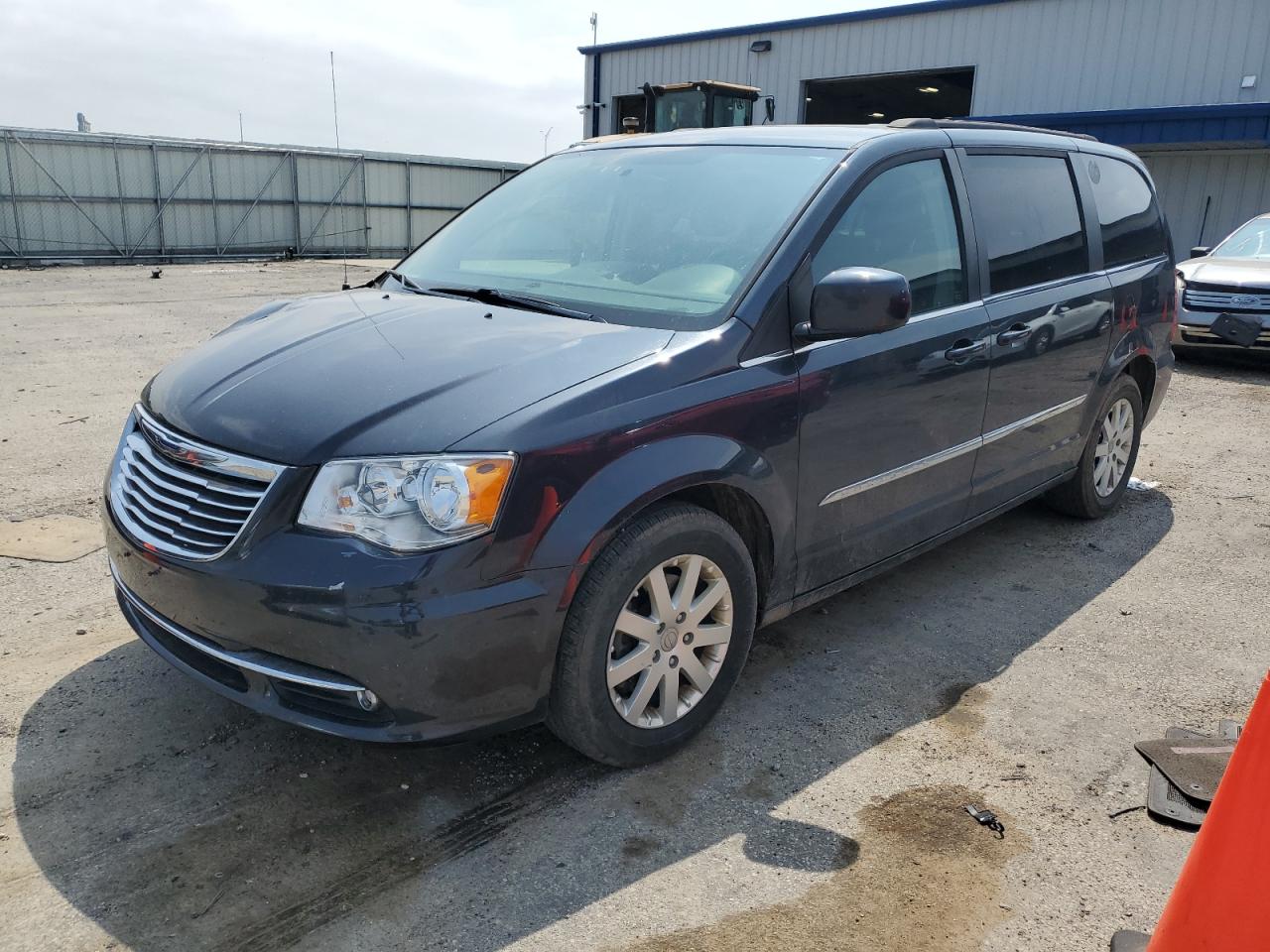 Mcfarland, WI에서 판매 중인 2014 Chrysler Town & Country Touring - Front End