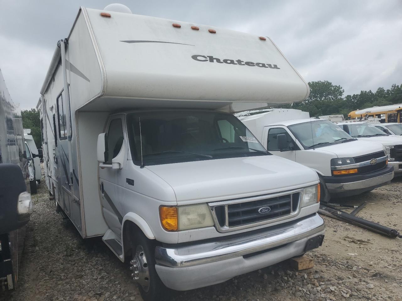 2005 Ford Econoline E450 Super Duty Cutaway Van იყიდება Kansas City-ში, KS - Vandalism